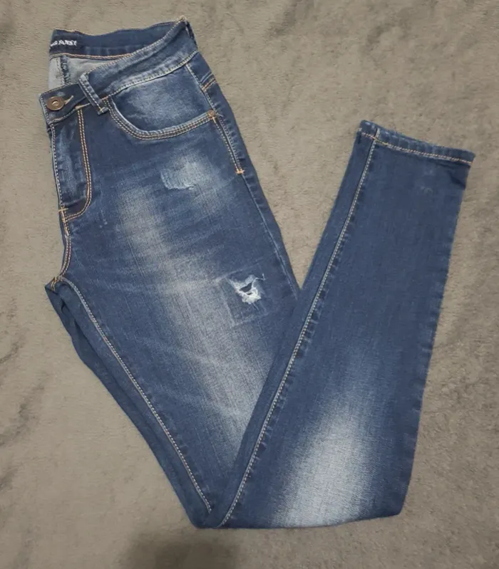 Jean slim bleue foncée effet troué taille 36 - photo numéro 3