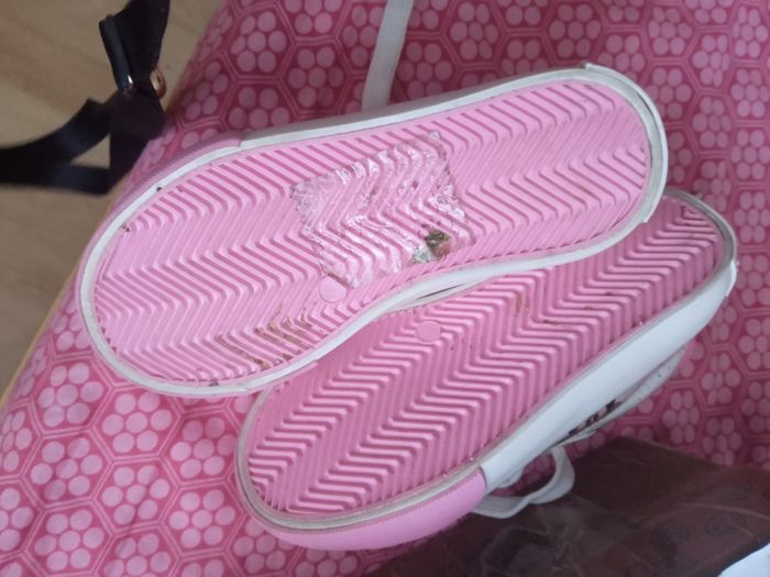 Baskets Disney pointure 25 - photo numéro 4