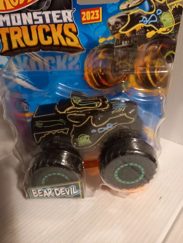 Hotwheel monster truck bear devil 2023 - photo numéro 2