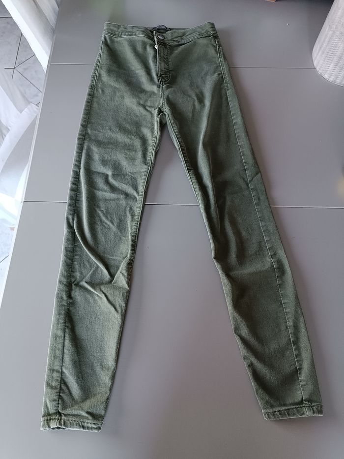 Jean kaki Bershka taille 34 - photo numéro 3