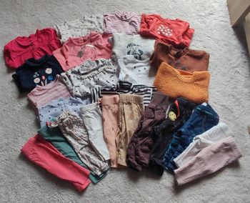 Lot de 14 pulls et 11 pantalons fille 6 mois