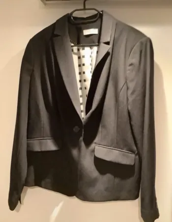 Blazer noir à épaulette femme taille 44  de marque Yessica