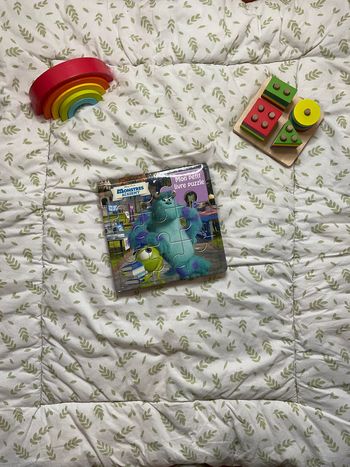 livre mon petit livre puzzle disney monstres academy