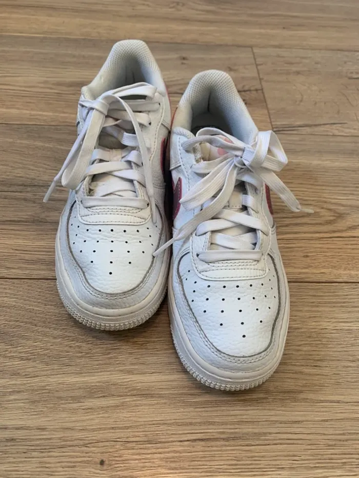 Basket Nike Air Force One blanche et rose Taille 36.5 - photo numéro 3