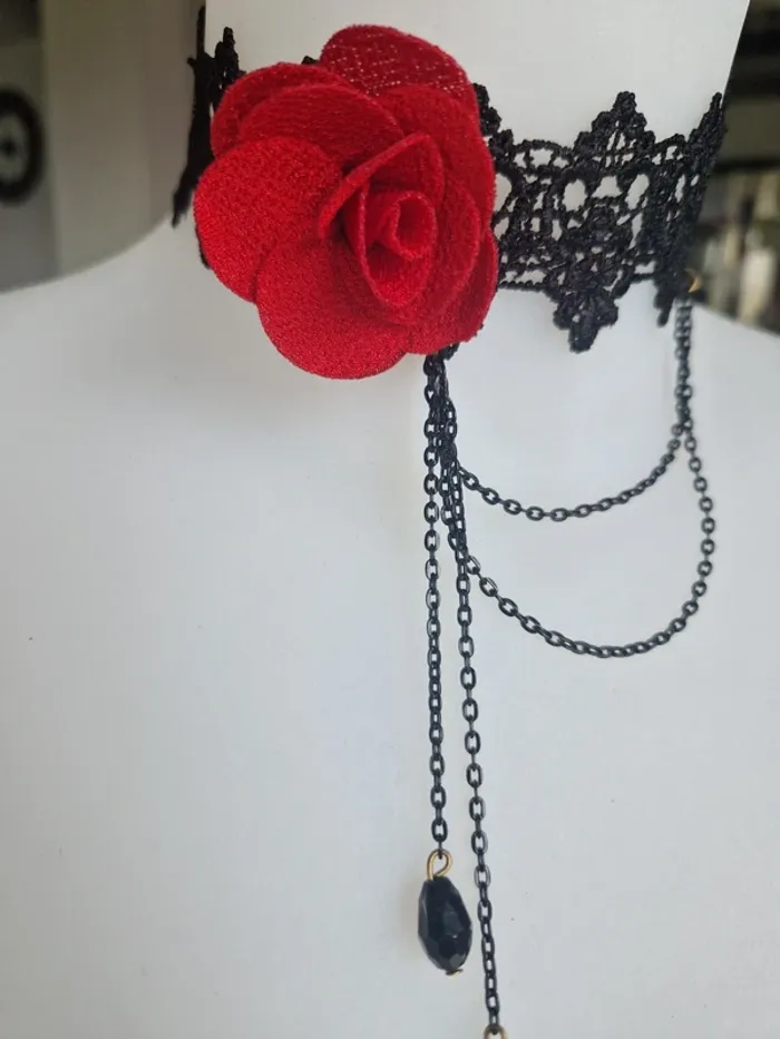 Collier choker ras de cou fantaisie élégant dentelle noire et rose rouge - photo numéro 2