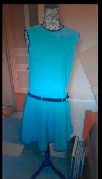 Robe bleu tricoté main vintage T 38