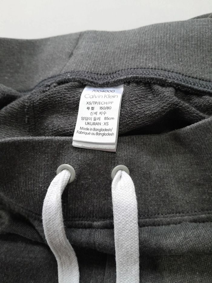 Pantalon jogging calvin Klein taille xs - photo numéro 3