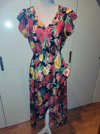Robe originale et asymétrique fleuri cœur croisé