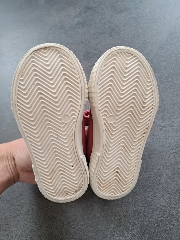Chaussures T.23 - photo numéro 3