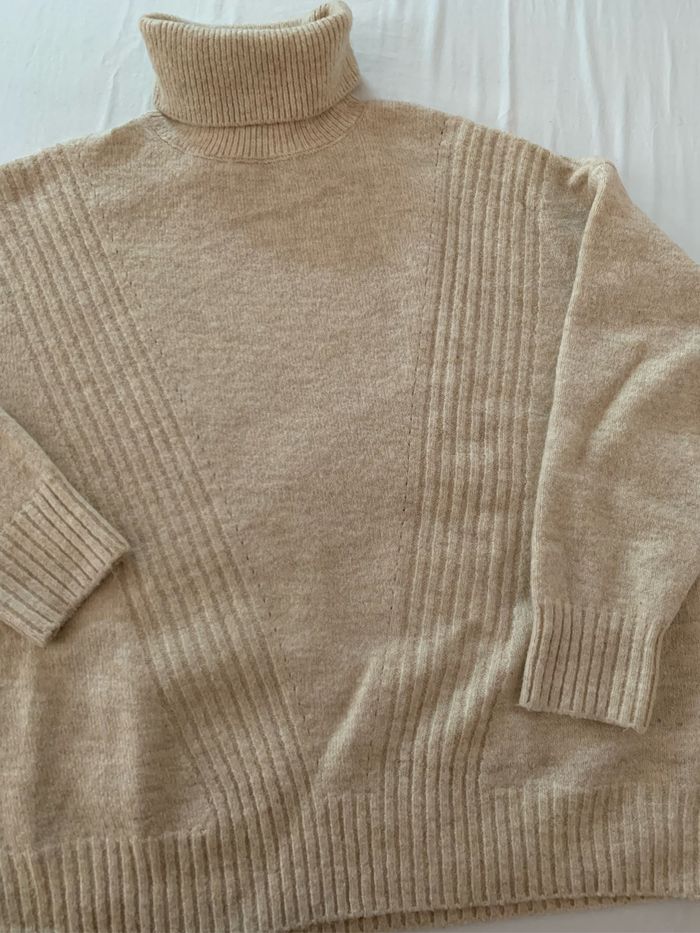 Pull col roulé beige
