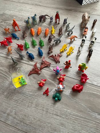 Lot petits dinosaures, animaux et figurines
