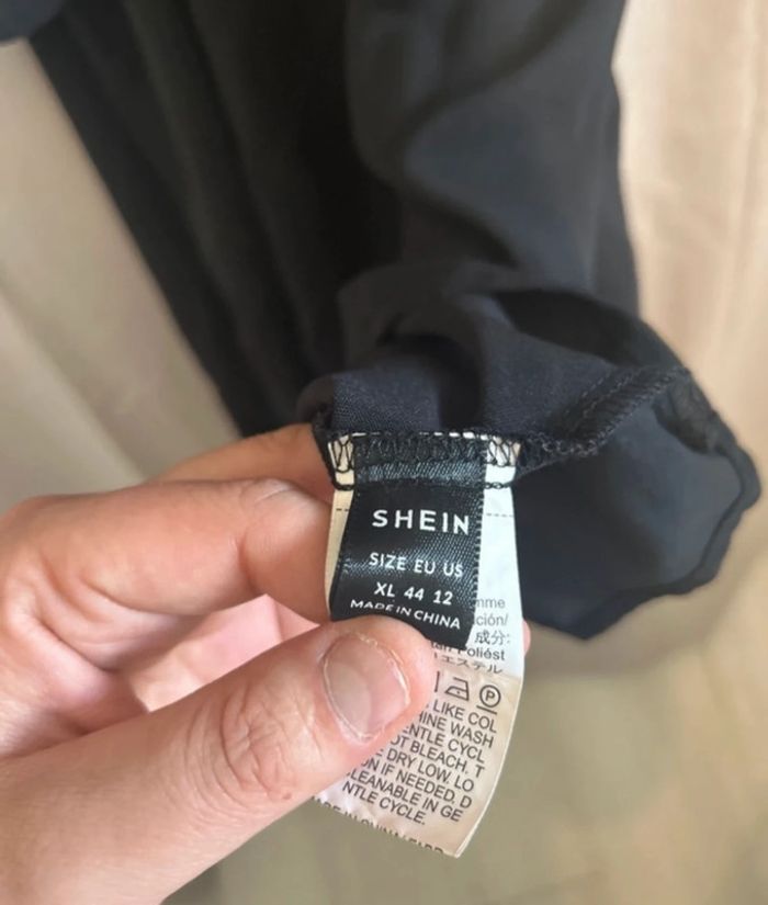 Robe à épaule dénudée - photo numéro 4