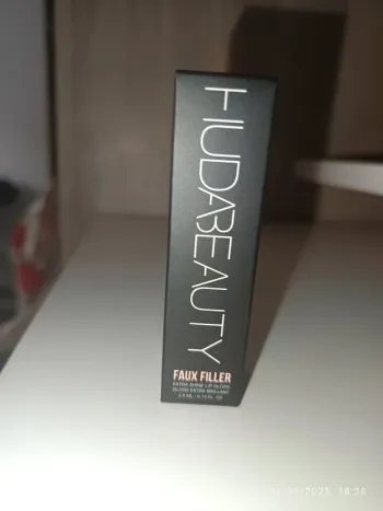 Gloss extra brillant faux filler Huda beauty