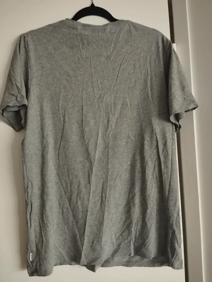 T-shirt gris - photo numéro 2