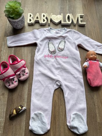 - Pyjama Gemo  - 12 mois - Très bon état, petite tache sur le pied 