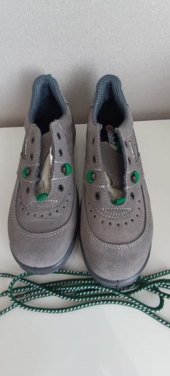 Chaussures de Sécurité de la marque JALLATTE  "Modèle JALCRICKET SAS S1P HRO SRC"  Pointure 41