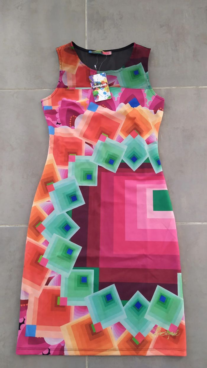 Robe Desigual en S neuve - photo numéro 2