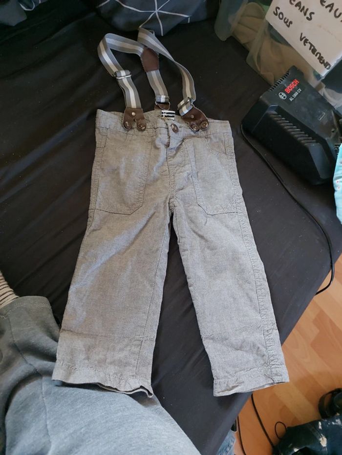 Pantalon souple à bretelles