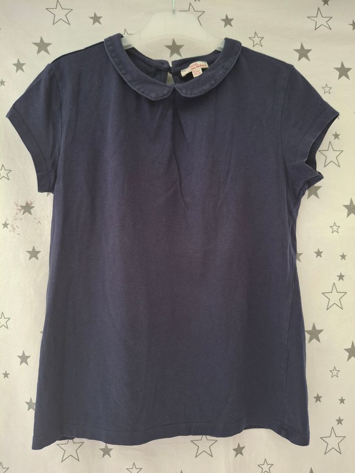 Tee-shirt bleu marine avec col rond 12 ans DPAM
Petit bouton derrière
Très bon état ni trous ni tache - photo numéro 2