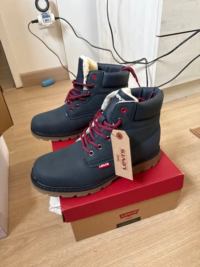Magnifiques paires de bottines Levi’s neuves avec étiquette pointure 38 - photo numéro 5