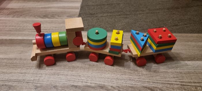 Beau train en bois jouet couleurs formes