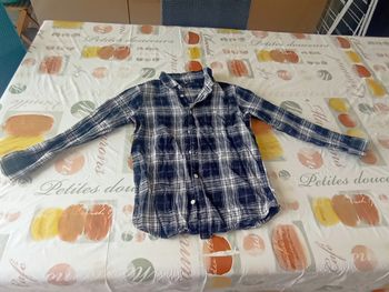 Chemise épaisse à carreaux manches longues 7/8 ans Primark neuf 4€ 