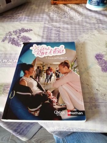 Livre Léna rêve d'étoiles 3