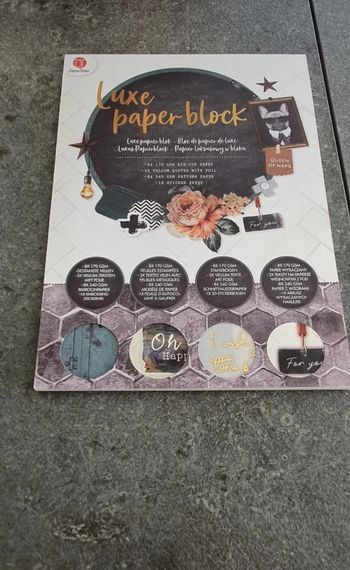 Cahier de papiers et stickers neuf