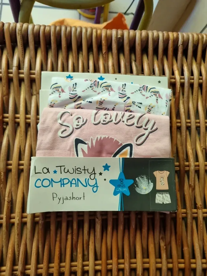Lot de 3 pyjamas neufs fille 8 ans - photo numéro 2