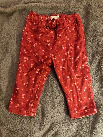 Pantalon rouge fleuri