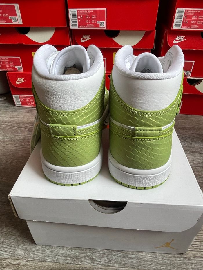 Nike Jordan 1 Mid Green Python - photo numéro 9