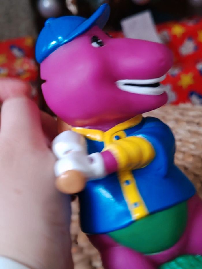 Figurine tirelire Barney dinosaure violet baseball - photo numéro 7