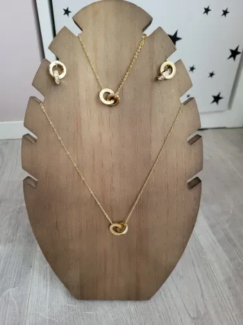 Parure Collier Bracelet et Boucles d'oreilles assorties acier inoxydable doré