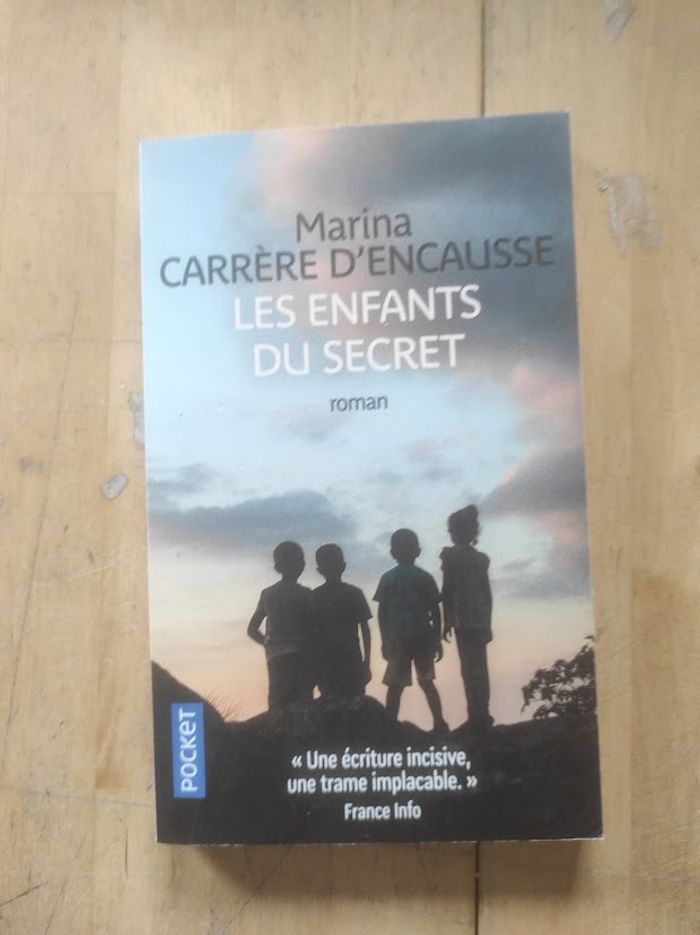 Les Enfants du secret Marina Carrère d'Encausse Pocket 2022 - photo numéro 1