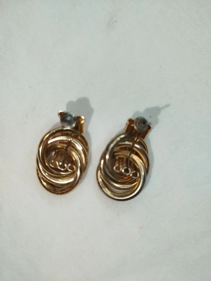 Boucle d'oreille anneaux - Trinity boucles dorée - puces avec fermoirs - photo numéro 3