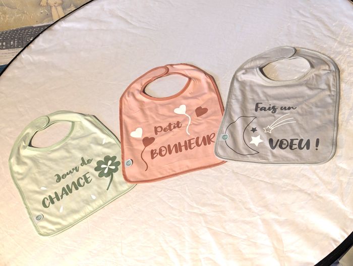 Bavoirs Ecritures Bonheur Cœurs Fais Vœu Lune Etoiles Jour Chance Scratch Accessoire Enfants Bébés - photo numéro 1