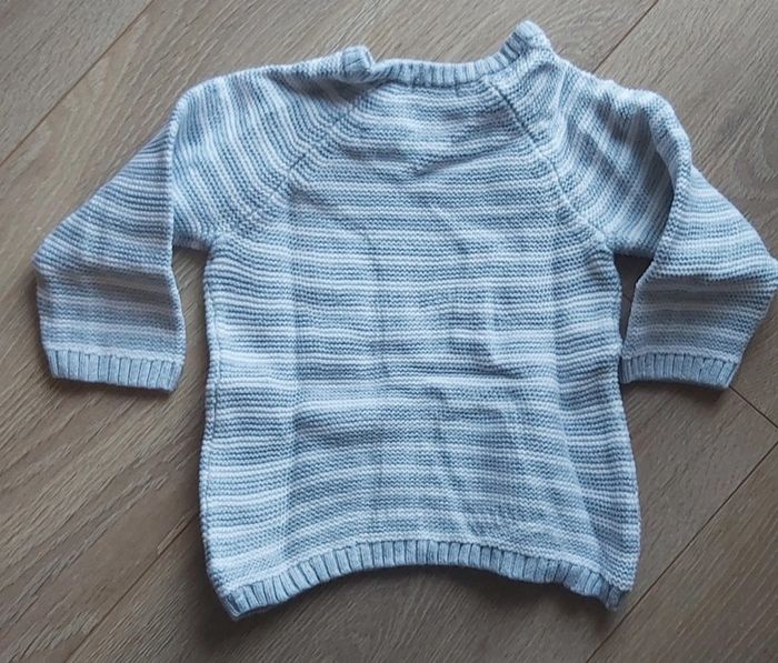 Pull rayé gris et blanc - photo numéro 2