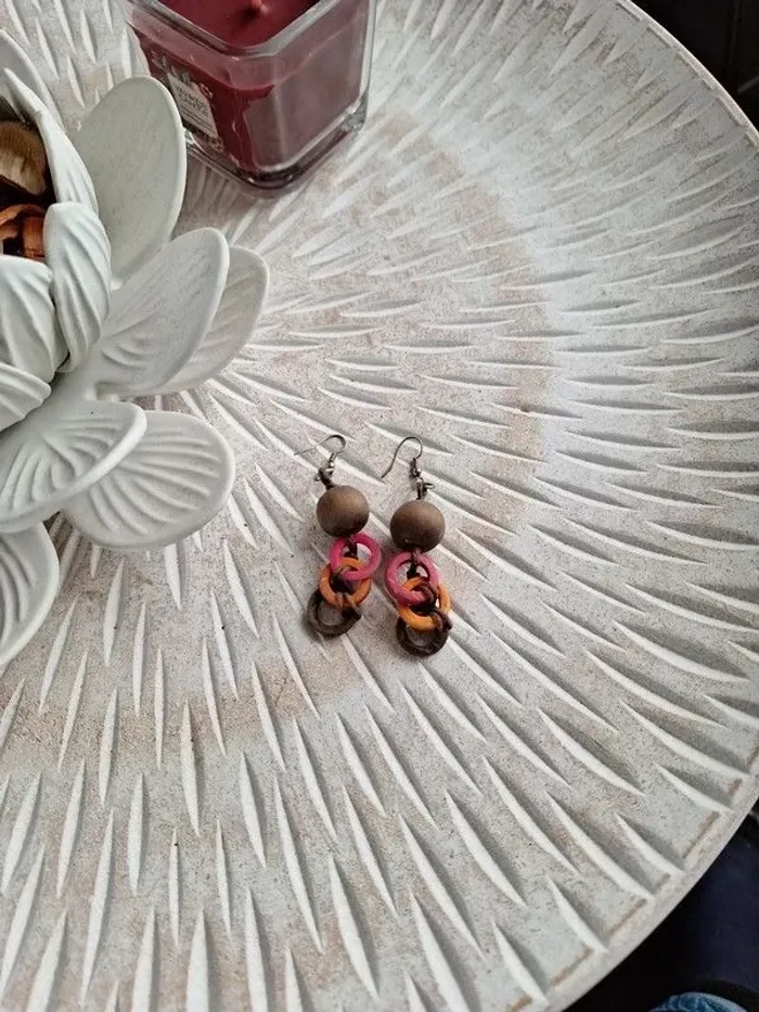 Boucle d'oreille en bois - photo numéro 2