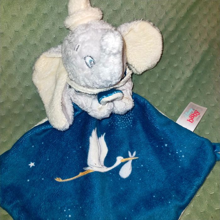 Doudou Dumbo plat bleu, blanc, gris cigogne Disney Baby - photo numéro 2