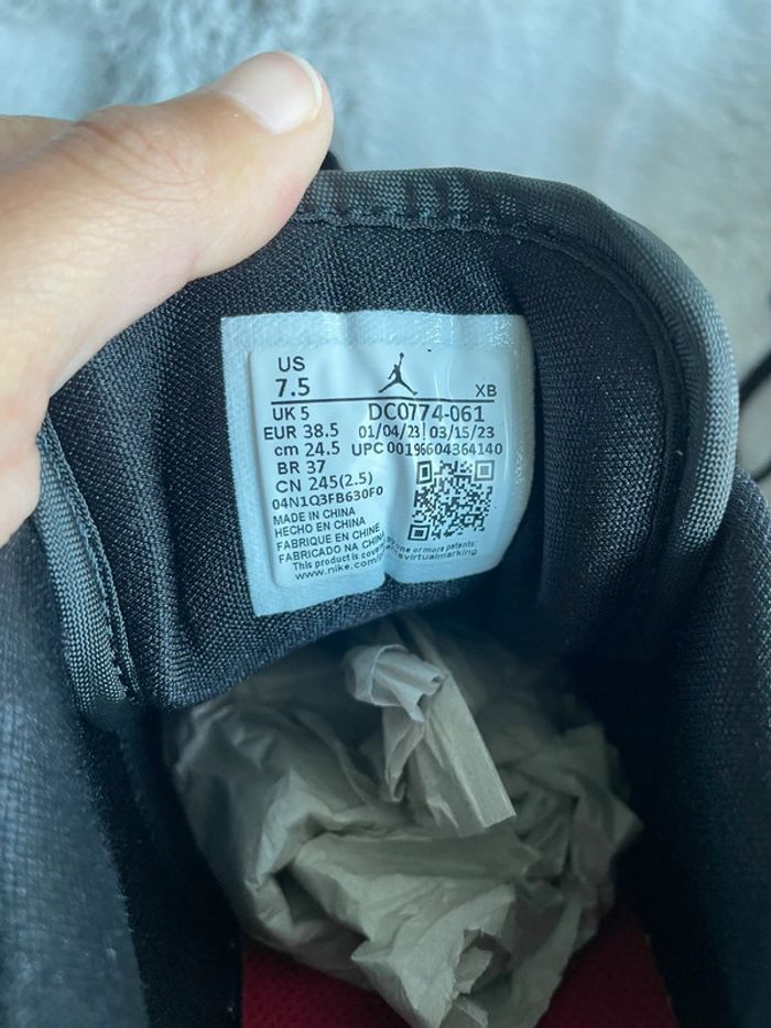 Basket Air Jordan 1 low taille 38,5 - photo numéro 6