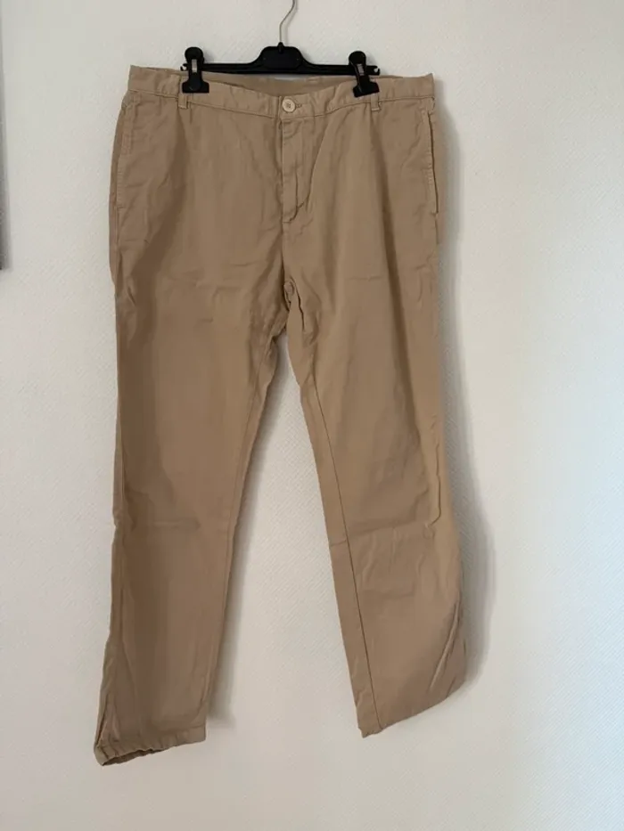 Chino beige en très bon état taille 44 stade toulousain