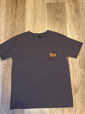 T-shirt gris à écriture jaune dazy taille S