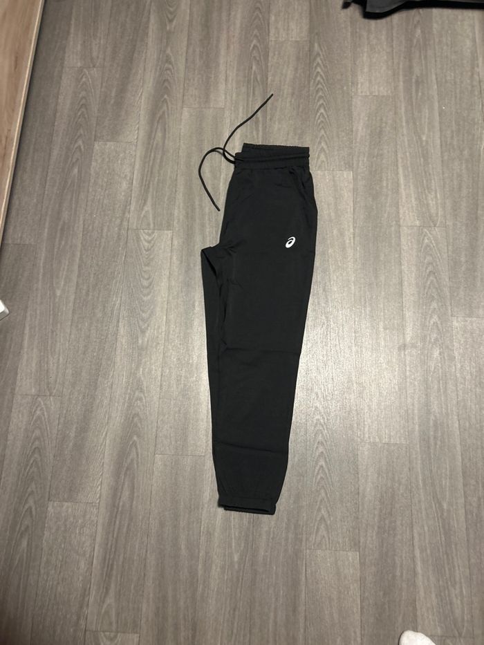Bas Asics très bon état - photo numéro 4