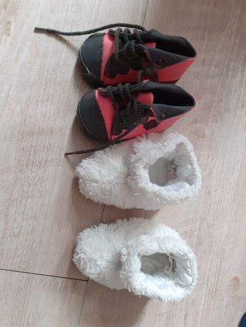 Lot de 2 paires de chaussures taille 17, 0-6 mois