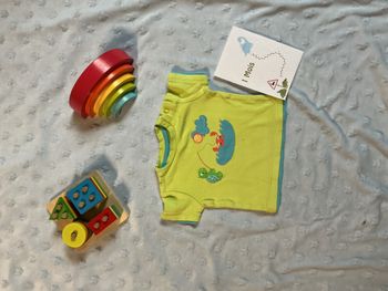 teeshirt manches courtes vert et turquoise dessin devant 1 mois baby club