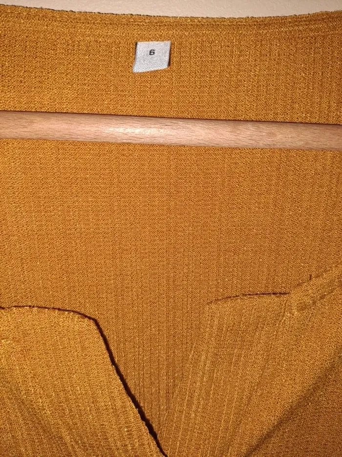 Haut femme moutarde comme neuf 50/52 T6 tbe étiquette coupée - photo numéro 4