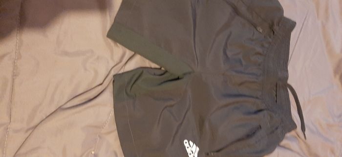 Short adidas gris - photo numéro 3