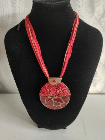 Collier rouge vintage