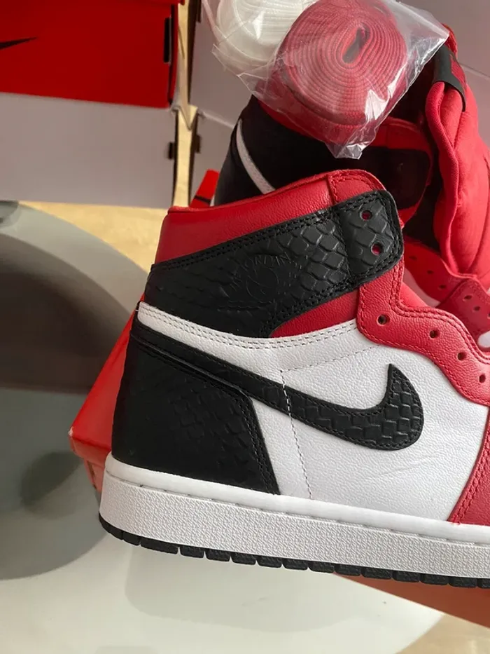 Jordan 1 high retro satin black snake - photo numéro 3