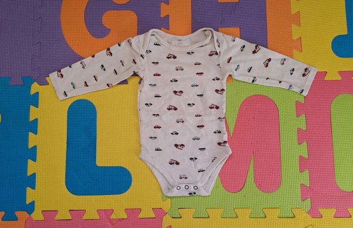 Body manches longues blanc véhicules, taille 12 mois (74/80 cm)